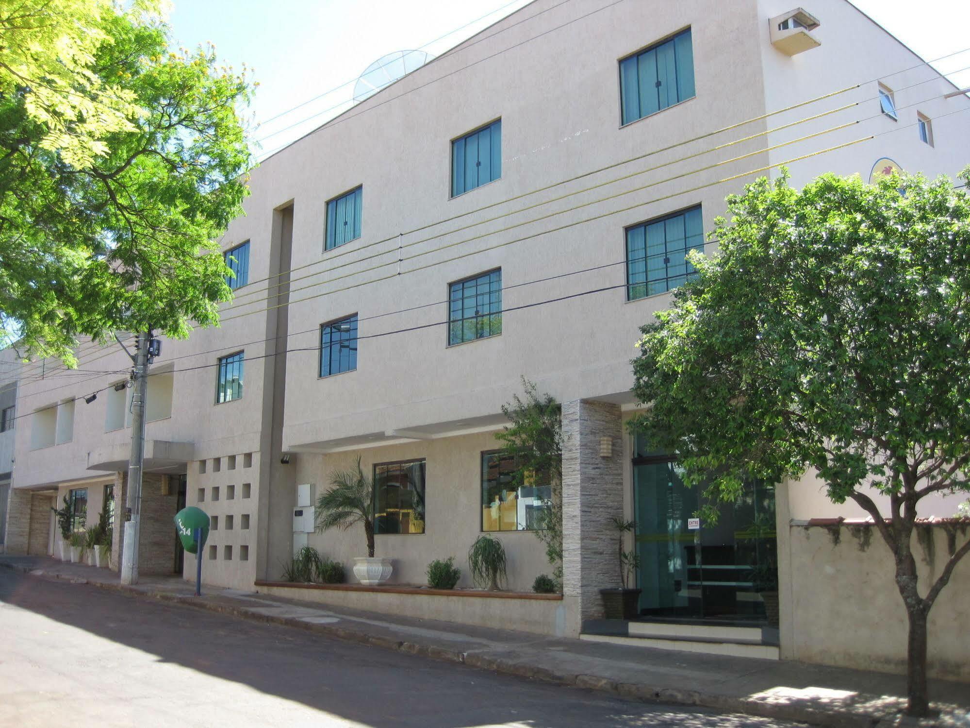 Hotel E Restaurante Canta Galo Jacarezinho Bagian luar foto